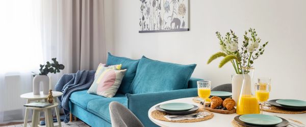 Cum să alegi o canapea pentru somnul zilnic: ghid practic